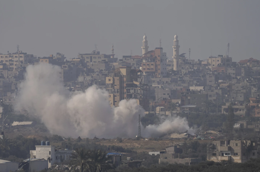 Tancurile israeliene avansează în zone din nordul şi sudul Gazei iar luptele continuă