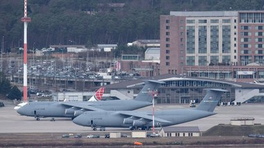 Stare de alertă sporită la mai multe baze militare americane, inclusiv din România, pe fondul unei posibile ameninţări teroriste