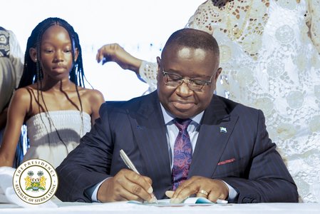 Sierra Leone interzice căsătoriile între copii / Încălcarea prevederilor noii legi poate duce la 15 ani de închisoare / În 2017, 400.000 de soţii aveau în Sierra Leone sub 15 ani