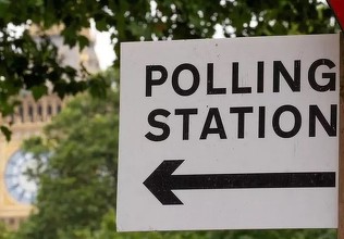 UPDATE - Britanicii au început să voteze în cadrul scrutinului legislativ anticipat care le-ar putea aduce laburiştilor o victorie istorică