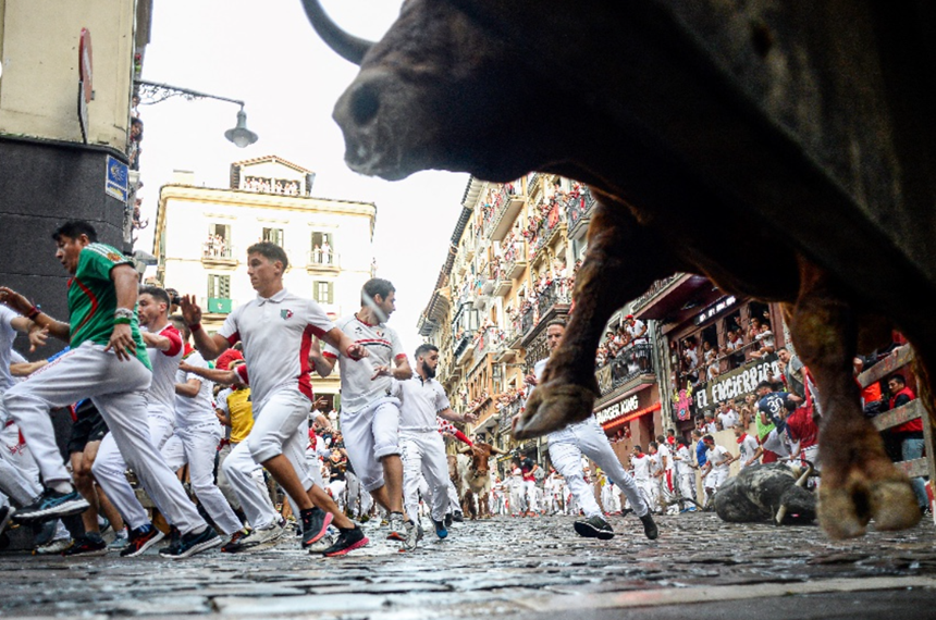 Sărbătoarea San Fermin începe cu ”chupinazo”, la Pamplona