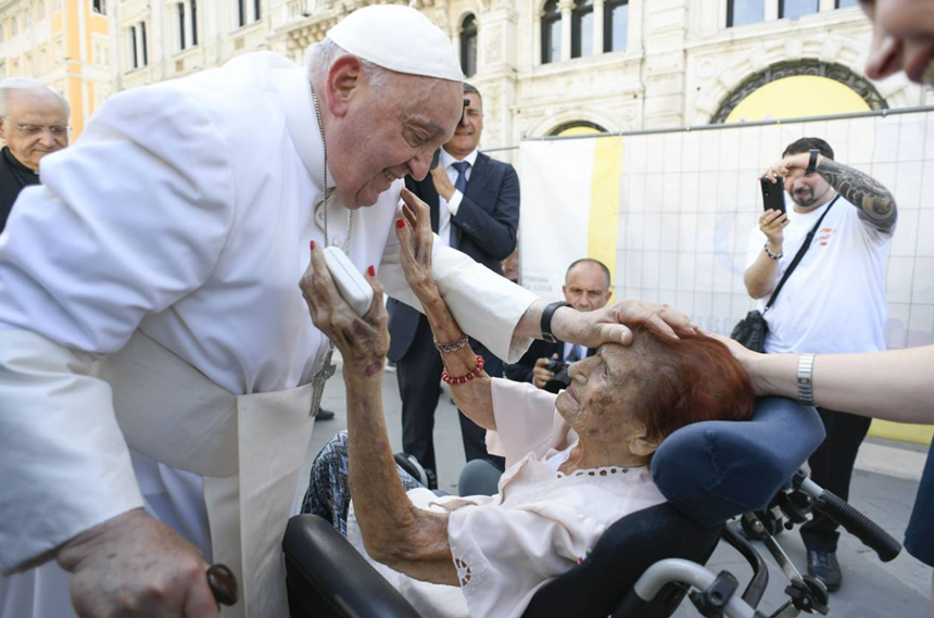 Papa Francisc avertizează, la Trieste, împotriva ”culturii respingerii” şi ”tentaţiilor” populiste. ”Democraţia nu este sănătoasă în lume, azi”