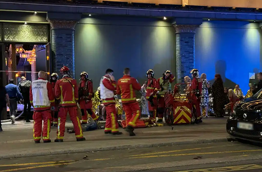 Trei răniţi la Paris, după ce o baterie de trotinetă explodează la etajul patru al Clubului Pachamama şi dărâmă un perete. În club se aflau 140 de persoane la momentul exploziei