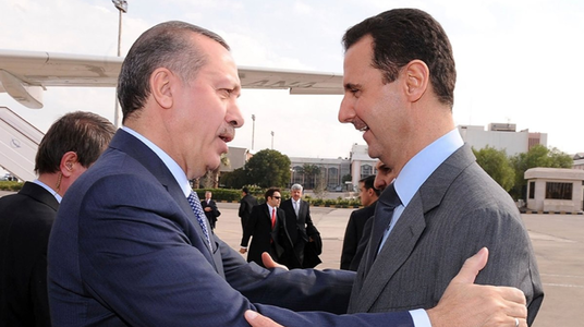 Erdogan anunţă că-l poate invita ”oricând” pe al-Assad, în urma unei intensificări a unor tensiuni împotriva refugiaţilor sirieni, ale căror proprietăţi şi maşini au fost atacate la Kayseri