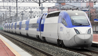 Ploile din Coreea de Sud provoacă alunecări de teren, iar trenurile de mare viteză sunt încetinite / O persoană a murit, după surparea unui zid de sprijin
