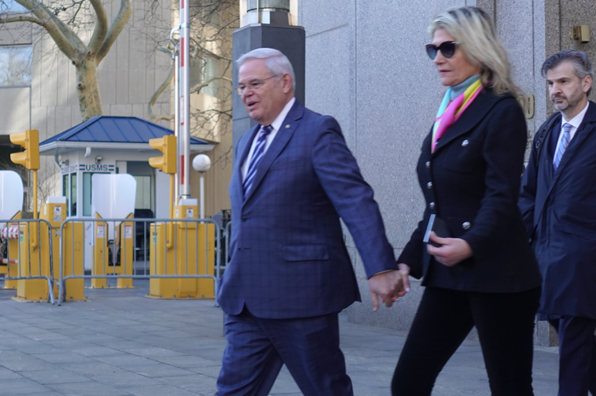 Senatorul Bob Menendez, acuzat de ”corupţie la scară mare”, urmează să-şi afle în curând pedeapsa