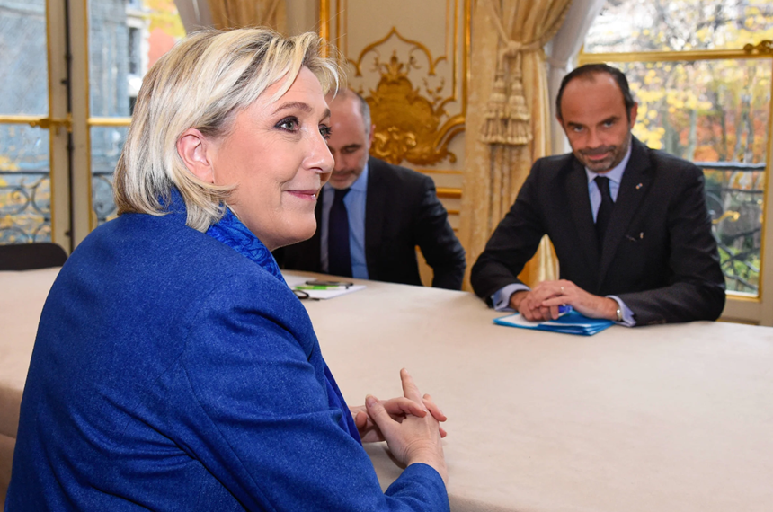 Édouard Philippe şi Marine Le Pen au cinat acasă la un apropiat al lui Macron, un fost deputat, înainte de dizolvarea Parlamentului, dezvăluie Libération. Le Pen a luat cina şi cu ministrul Apărării Sébastien Lecornu, iar Jordan Bardella a participat şi el la o cină