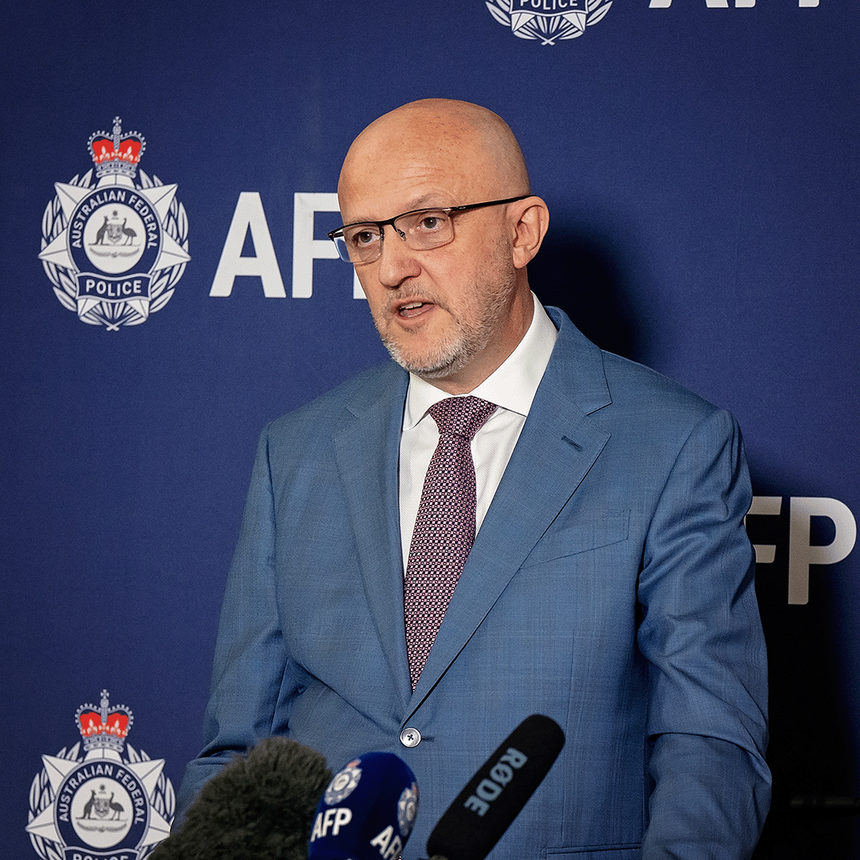 Doi soţi au fost puşi sub acuzare în Australia pentru tentativă de spionaj în profitul Rusiei. Femeia lucra pentru armata australiană. Apel al şefului serviciilor de informaţii către spionii ruşi: "Nu ezitaţi să mă contactaţi!"