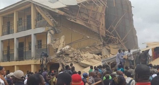 Douăzeci şi doi de elevi au murit în Nigeria după ce şcoala cu două etaje s-a prăbuşit la scurt timp după ce intraseră la cursuri - VIDEO