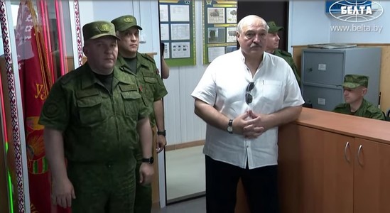 Lukaşenko spune că tensiunile de la graniţa Belarusului cu Ucraina au dispărut şi ordonă trupelor suplimentare se întoarcă la bazele lor
