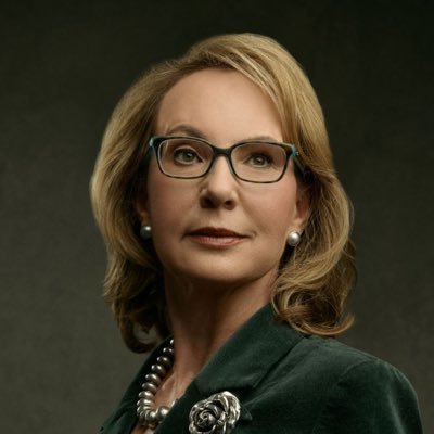 Gabrielle Giffords, fostă membră a Camerei Reprezentanţilor, împuşcată în cap în 2011: Sunt alături de fostul preşedinte Trump. Violenţa politică este terifiantă