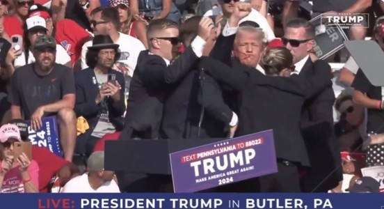 "Lăsaţi-mă să mă încalţ": Ce s-a spus pe scenă în secundele de după ce Trump a fost împuşcat - VIDEO