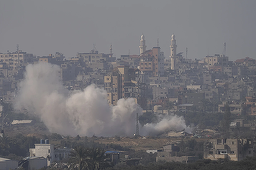 Israelul lansează noi lovituri în Gaza după atacul din weekend care a ucis zeci de persoane în zona de siguranţă
