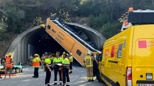 Peste 30 de răniţi, trei în stare critică, în Spania, în urma unui accident rutier implicând un autobuz 
