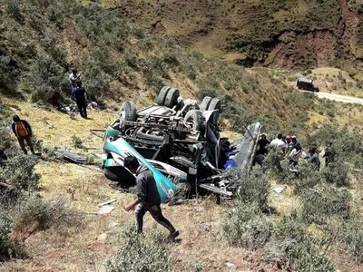 Peru - Cel puţin 21 de morţi, după ce un autobuz a căzut într-o râpă / În luna mai, 70 de persoane au murit pe acelaşi drum / 3.300 de decese în accidente rutiere, anul trecut