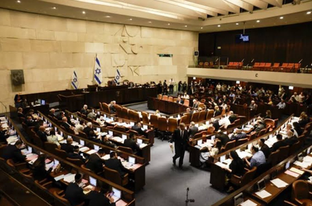 Parlamentul israelian adoptă o rezoluţie împotriva ”creării unui stat palestinian”. Autoritatea Palestiniană acuză Israelul de ”aruncarea regiunii în prăpastie”. Franţa, ”consternată”