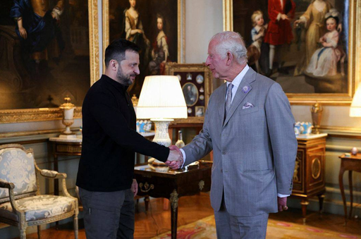 Zelenski, primit de Charles al III-lea după summitul Comunităţii Politice Europene la Palatul Blenheim