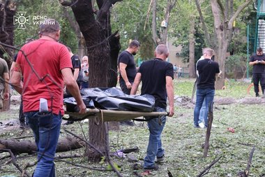 O rachetă rusească a lovit un loc de joacă în oraşul ucrainean Mykolaiv. Au murit un copil şi doi adulţi