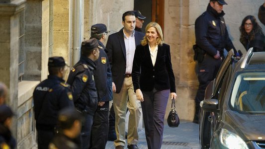Soţia premierului spaniol Sanchez a refuzat să răspundă, în instanţă, la întrebări despre acuzaţiile de corupţie şi trafic de influenţă la adresa sa