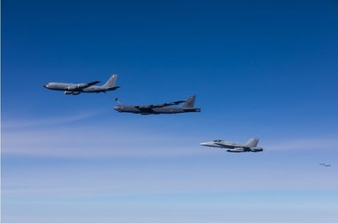 Cele două avioane ale Forţelor aeriene americane interceptate duminică de aeronave ruseşti deasupra Mării Barents  au aterizat la Baza Kogăniceanu, pentru desfăşurarea misiunii Bomber Task Force Europe 24-4 / Precizările  Forţele Aeriene ale SUA în Europa