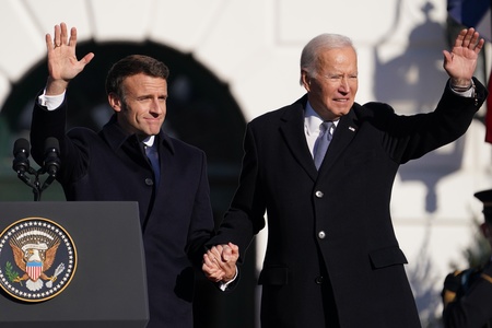 Emmanuel Macron i-a scris lui Joe Biden lăudându-i "curajul" 
