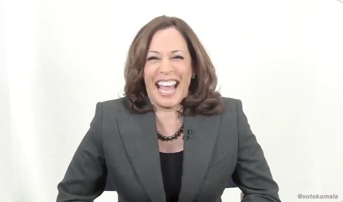 POLITICO: Kamala Harris, noul sac de box al Rusiei / "Kamala cu butonul nuclear este mai rea decât o maimuţă cu o grenadă", afirmă propagandiştii Kremlinului