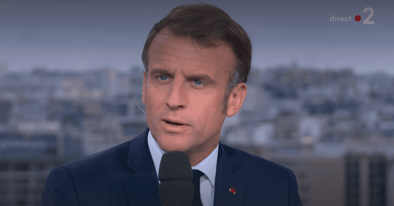 Macron anunţă că guvernul demisionar va fi în funcţie cel puţin până la jumătatea lunii august. El spune că îşi va duce mandatul până la capăt şi nu va mai dizolva încă o dată Adunarea Naţională
