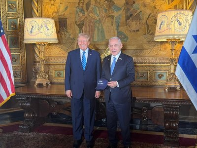 Trump promovează legăturile sale calde cu Israelul la întâlnirea cu premierul Benjamin Netanyahu şi o critică pe Harris: A făcut comentarii "lipsite de respect" despre războiul din Gaza