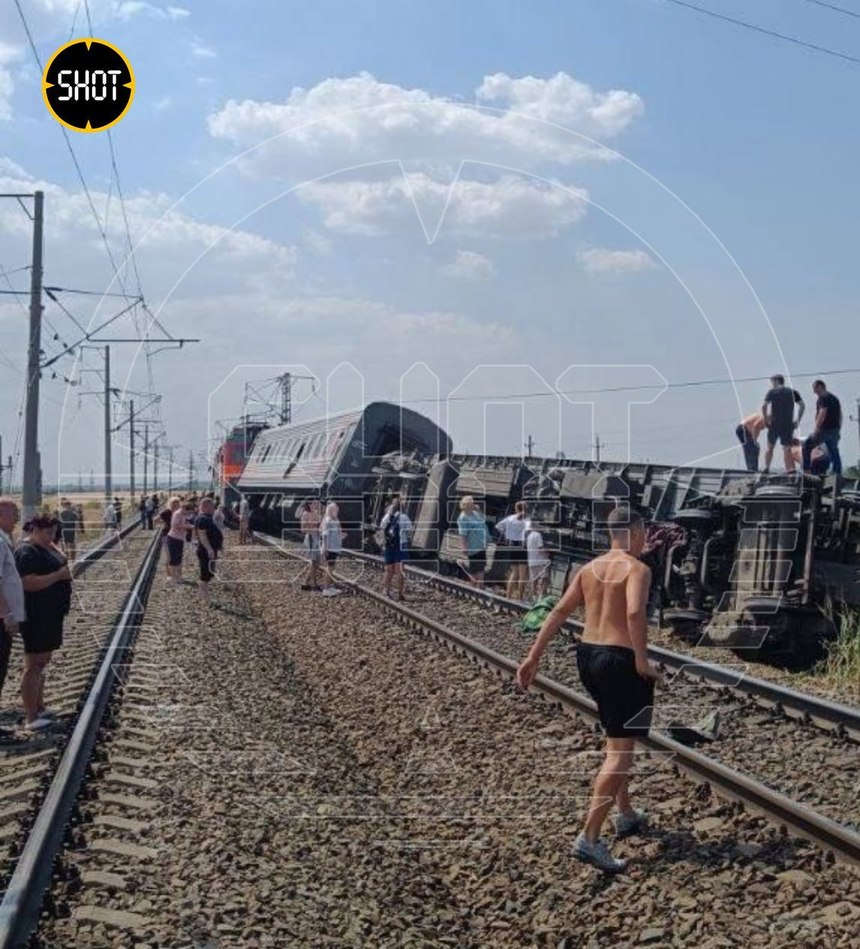 Doi morţi şi până la 100 de răniţi în Rusia, în urma coliziunii dintre un tren şi un camion. Opt vagoane au deraiat - VIDEO