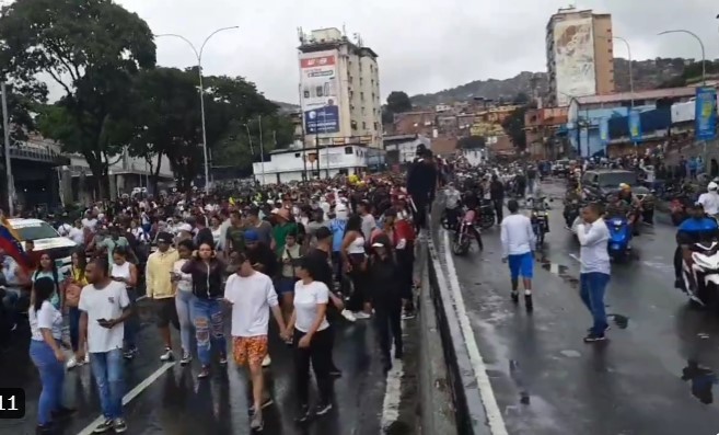 În Venezuela au izbucnit proteste, a doua zi după ce socialistul Maduro şi-a revendicat victoria controversată în alegerile prezidenţiale - VIDEO