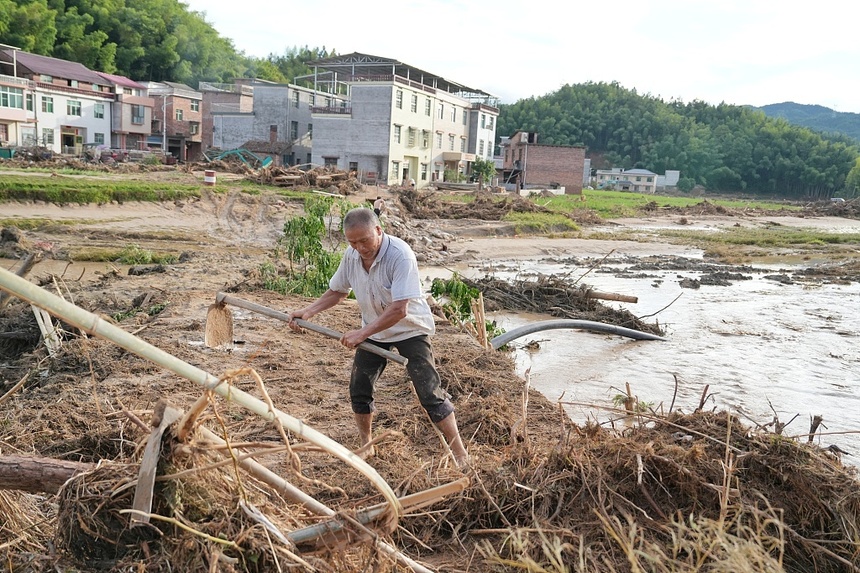 Cel puţin 30 de morţi după ce taifunul Gaemi a izolat oraşe din provincia Hunan din China