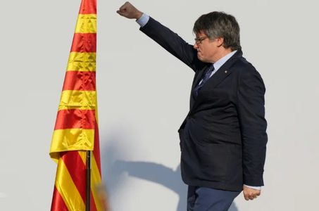 Carles Puigdemont se află în afara Spaniei, înapoi către Belgia, anunţă apropiaţi ai liderului separatist