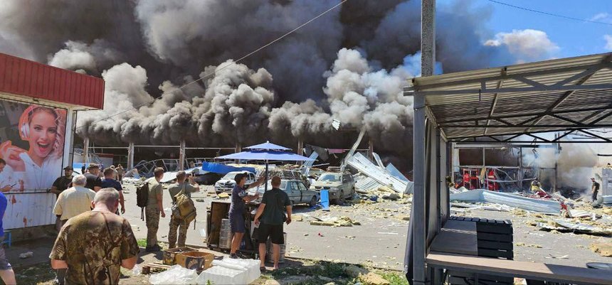 UPDATE - Atacul rusesc asupra unui supermarket din Kostiantînivka s-a soldat cu 14 morţi şi 43 de răniţi, potrivit unui nou bilanţ - VIDEO, FOTO