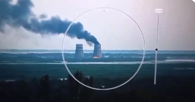 Incendiu la turnul de răcire al centralei nucleare Zaporojie. Ucraina şi Rusia se învinuiesc reciproc - VIDEO