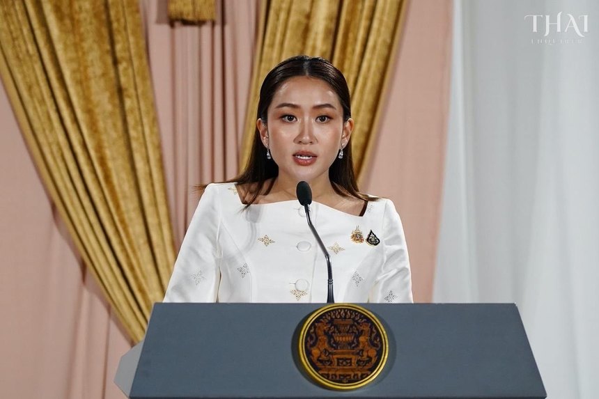 Thailanda: Paetongtarn Shinawatra a fost învestită în funcţia de premier.  Ea are 37 de ani şi este fiica fostului prim-ministru Thaksin Shinawatra