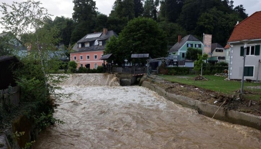 Austria se luptă cu inundaţii majore după precipitaţii record în weekend