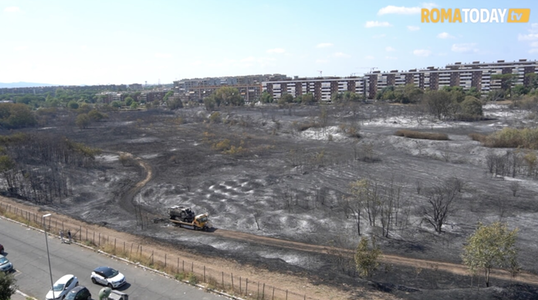 Patru pompieri cu arsuri grave în urma unui incendiu la periferia Romei