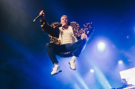 Macklemore şi-a anulat concertul de la Dubai în semn de protest faţă de rolul Emiratelor Arabe Unite în războiul din Sudan