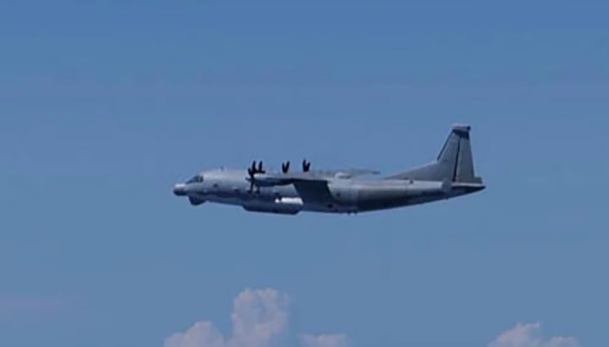 Japonia desfăşoară avioane de vânătoare după ce un avion chinez de spionaj de tip Y-9 a încălcat spaţiul aerian japonez. Prima incursiune a unui avion militar chinez în spaţiul aerian nipon, scrie presa japoneză