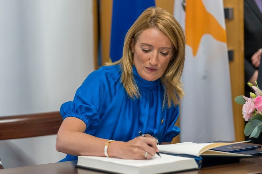 Preşedinta Parlamentului European, Roberta Metsola, este acuzată de nepotism, după ce şi-a numit cumnatul şef de cabinet