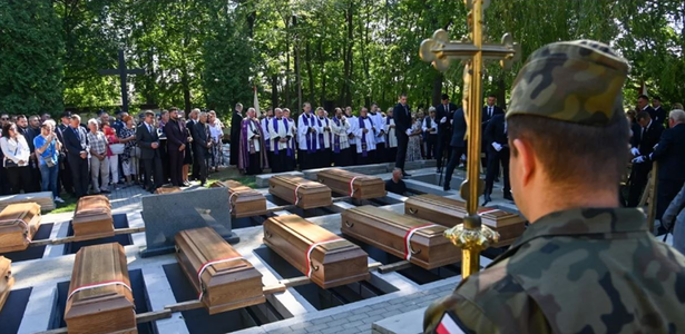 Polonia înhumează rămăşiţele a sute de persoane executate de nazişti în Valea Morţii