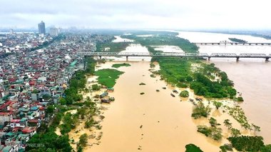 Fluviul Roşu inundă străzile din Hanoi, Vietnamul resimţind impactul taifunului Yagi / Cel puţin 143 de persoane au murit, aproape 60 fiind date dispărute