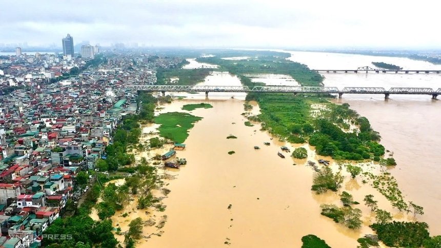 Fluviul Roşu inundă străzile din Hanoi, Vietnamul resimţind impactul taifunului Yagi / Cel puţin 143 de persoane au murit, aproape 60 fiind date dispărute