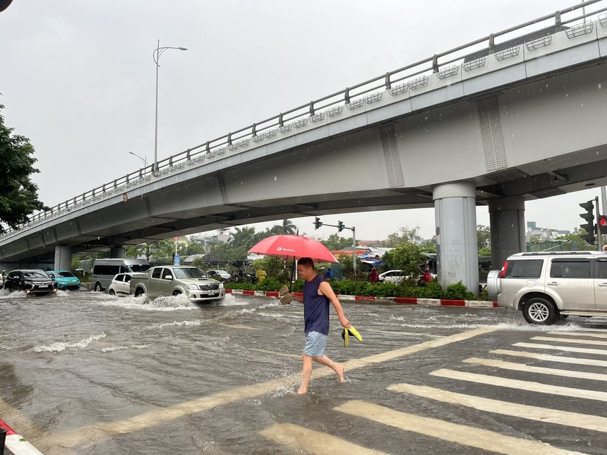 Bilanţul taifunului Yagi în Vietnam a crescut la 197 de morţi şi 128 de dispăruţi. Capitala rămâne inundată