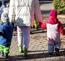 Copiii din Suedia vor începe şcoala cu un an mai devreme, în detrimentul jocului