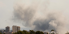 Cel puţin 50 de morţi şi peste 300 de răniţi în atacuri israeliene în Liban anunţă Guvernul. Armata israeliană anunţă peste 300 de atacuri vizând instalaţii Hezbollah. Mişcarea şiită anunţă că a vizat cu rachete trei ţinte în Israel. Premierul denunţă un 