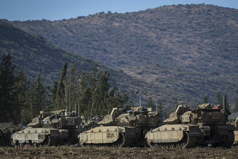 UPDATE - Explozii puternice într-un cartier din sudul Beirutului. Trupele libaneze se retrag la 5 km de graniţa Libanului cu Israelul, pe fondul temerilor lansării iminente a unei invazii terestre. Hezbollah ripostează trăgând trei rachete în Israel