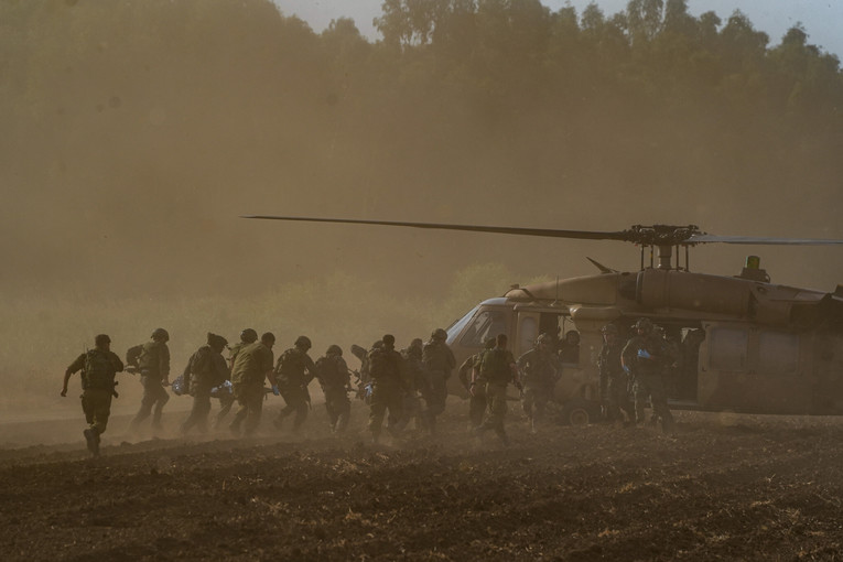 Israelul anunţă că a început o operaţiune terestră „limitată” în sudul Libanului