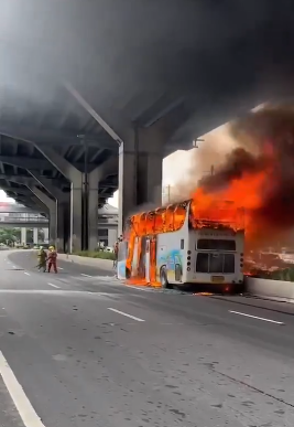 Cel puţin 23 de persoane ucise, într-un incendiu produs la un autobuz şcolar în Thailanda - VIDEO