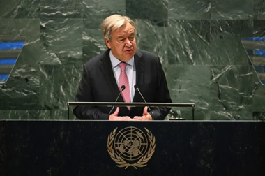 Secretarul general al ONU Antonio Guterres condamnă o ”lărgire a conflictului în Orientul Mijlociu”. Ministrul israelian de Externe îl califică drept ”antiisraelian care-i susţine pe terorişti, violatori şi asasini” şi îl declară persona non grata